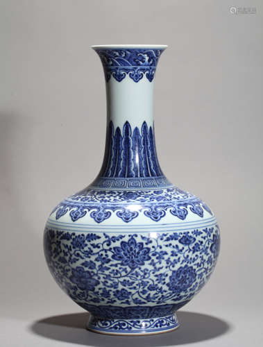 Blue and white flower porcelain Chinese Qing Dynasty