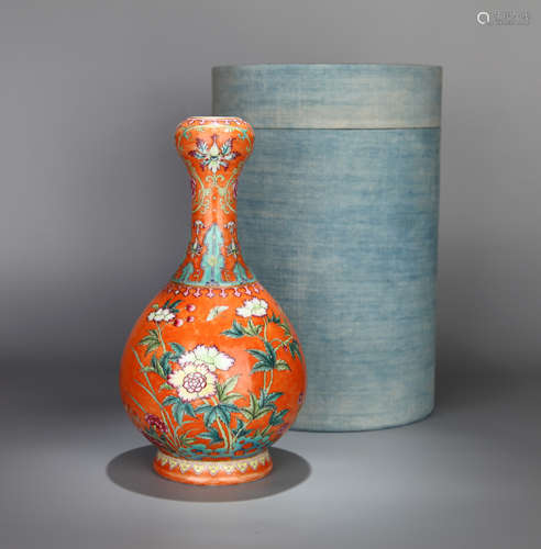 Colorful porcelain bottles Chinese Qing Dynasty