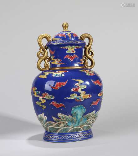 A blue bat patterned vase Qing Dynasty