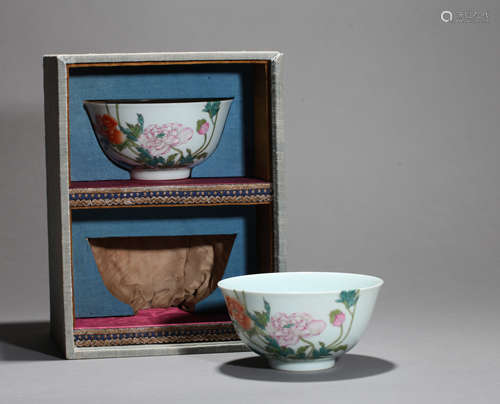 A pair of colorful bowls Chinese Qing Dynasty