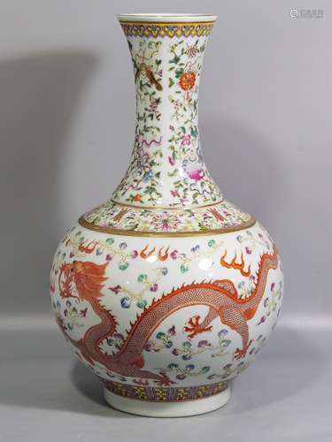 Colorful phoenix and dragon patterned bottles Qing Dynasty