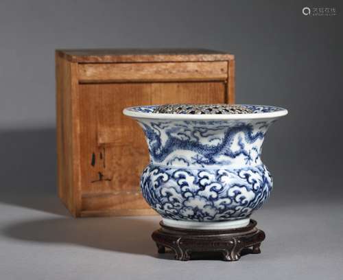 Blue and white dragon patterned incense burner Chinese Ming ...