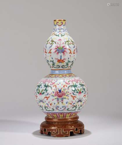 Colorful floral gourd vase Chinese Qing Dynasty