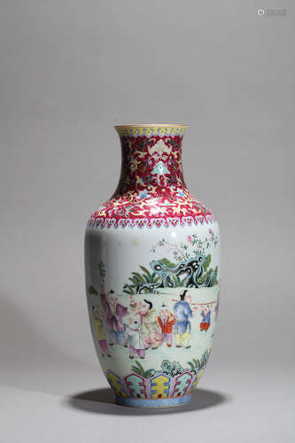 Figure patterned bottle Chinese Qing Dynasty