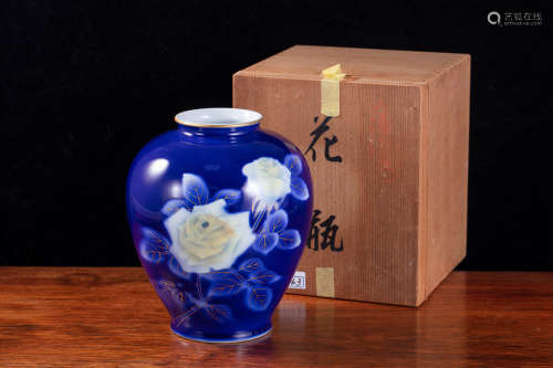 深川制瓷蓝釉黄玫瑰纹花瓶