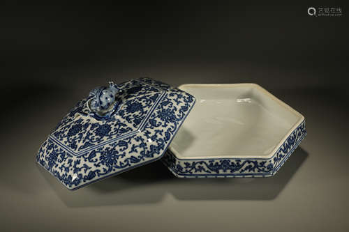 Blue and White Flower Pattern Porcelain Lid Box