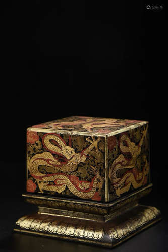 Wood Base Drawing Dragon Pattern Lacquerware Box