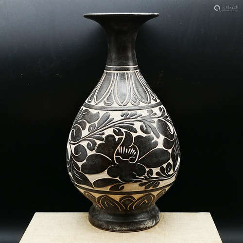 Carved Flower Pattern Porcelain Vase