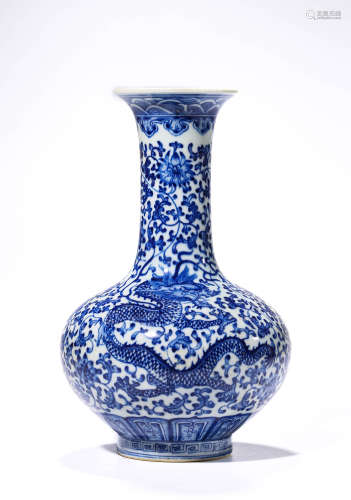 A Porcelain Blue and White Interlock Branches Vase