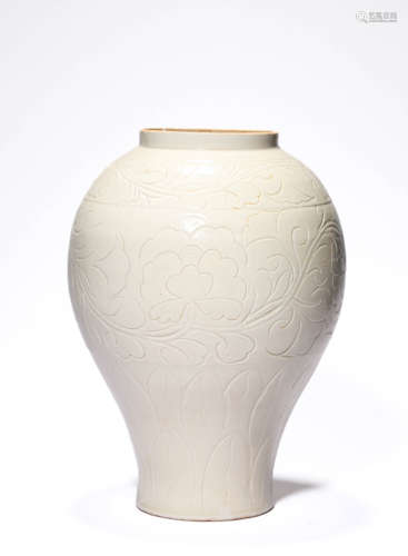 A Porcelain Ding-Type Floral Jar