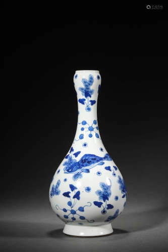 A Blue And White Fish Garlic-Head Vase