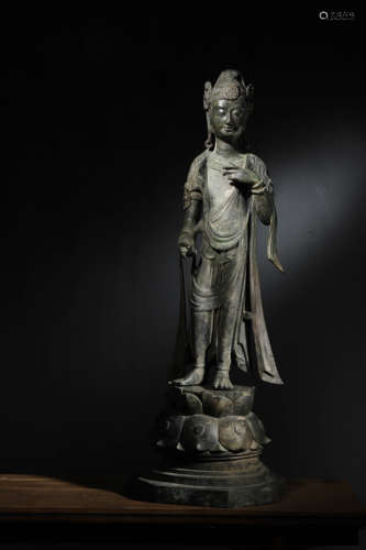 A FINE AND RARE BRONZE STATUE OF BODHISATTVA