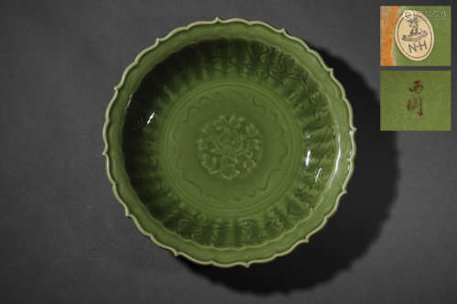 A Longquan Celadon Foliate-Rimmed Dish