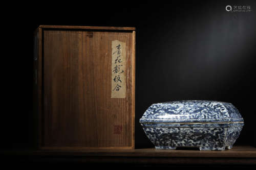 A BLUE AND WHITE 'DRAGON AND FLOWER' BOX AND COVER, WANLI MA...