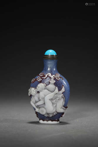 A White-Overlay Blue Glass Snuff Bottle
