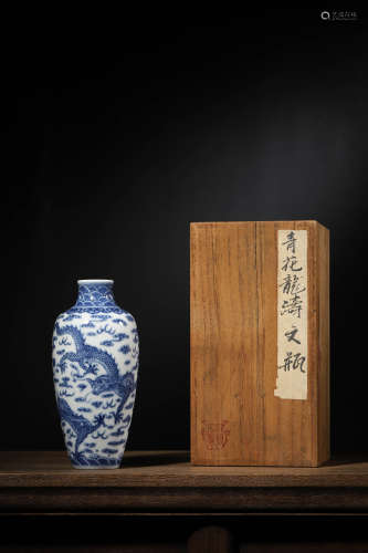 A BLUE AND WHITE 'DRAGON' VASE, DAOGUANG MARK