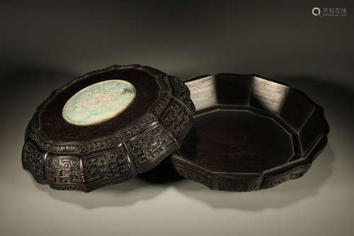 AN Red Sandalwood Carved Dragon Pattern with Jadeite Lid Box