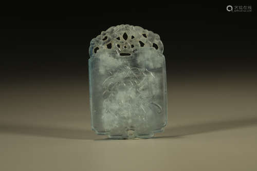 An Aquamarine Carved Grapes Pattern Pendant