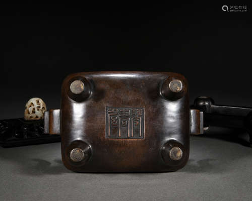 A chinese bronze censer with cover