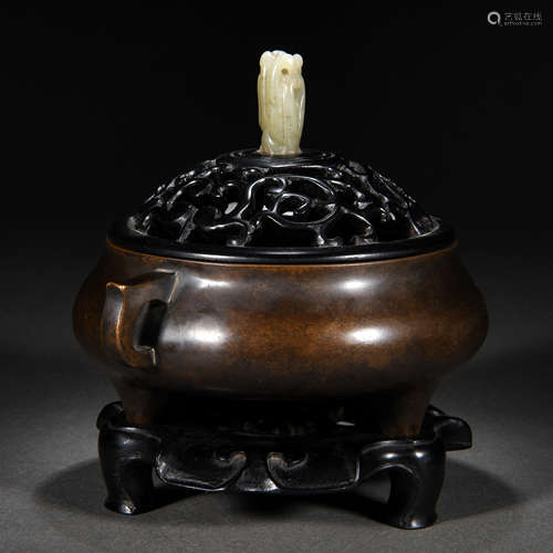 A chinese bronze tripod censer with cover