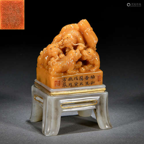 A Chinese Carved Tianhuang Beast Seal