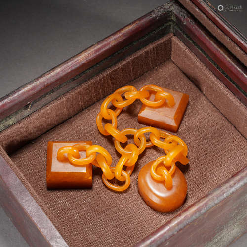 Three Shoushan Tianhuang Stone Seal with Chain