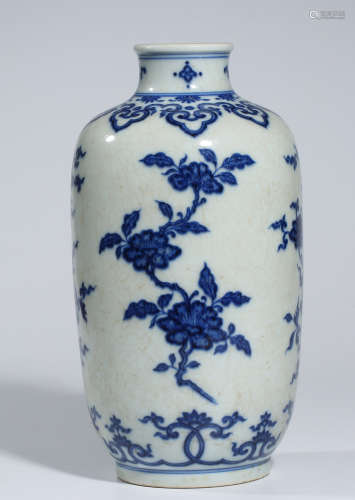 Blue and White Drawing Flower Pattern Porcelain Vase