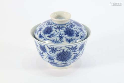 Blue and White Drawing Flower Pattern Porcelain Lid Bowl