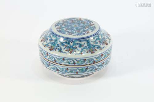 Doucai Flower Pattern Pattern Lid Box