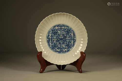 Blue and White Drawing Flower Pattern Porcelain Plate
