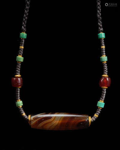 Agate Bead with Gold Bead Necklace