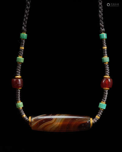 Agate Bead with Gold Bead Necklace