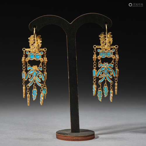 Pair of Feather Inlaid Gilt Silver Earring