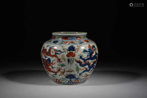 Wucai Dragon and Could Pattern Porcelain Pot