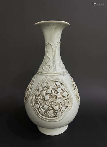 Green Glazed Flower Pattern Porcelain Vase