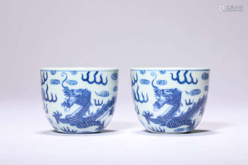 A PAIR OF BLUE AND WHITE DRAGON CHASING PEARL PATTERN CUPS