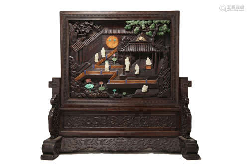 A SANDALWOOD AND WHITE JADE FIGURE TABLE SCREEN