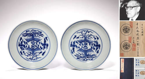 A PAIR OF BLUE AND WHITE PHOENIX PLATES