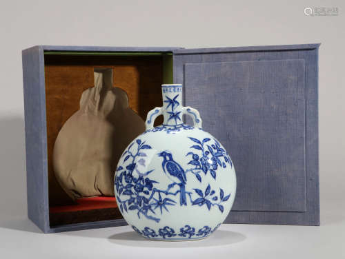 A BLUE AND WHITE FLORAL AND BIRD MOONFLASK
