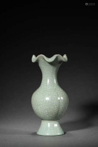Celadon Glaze Flower Shaped Mouth Porcelain Vase