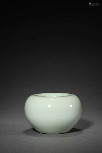 Green Glaze Porcelain Apple Zun