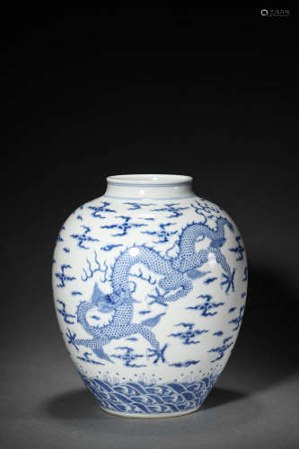 A Blue and White Dargon Pattern Porcelain Jar