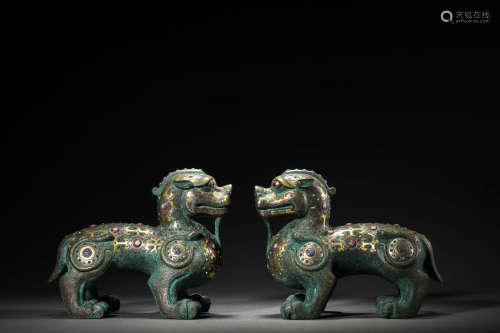 A pair Of Gold&Silver Lion