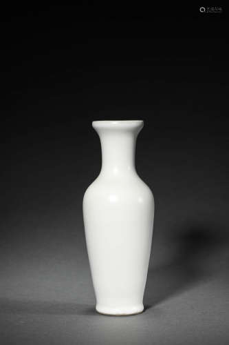White Glaze Porcelain Avalokitesvara Vase