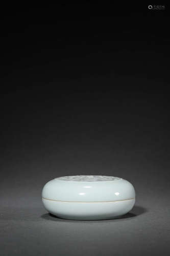 White Glazer Porcelain Box with Cover