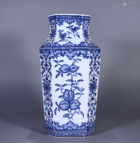 A Blue And White Sanduo Vase
