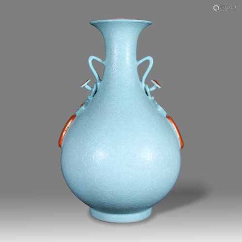 An Incised Blue-Glazed Flower Pear-Shaped Vase