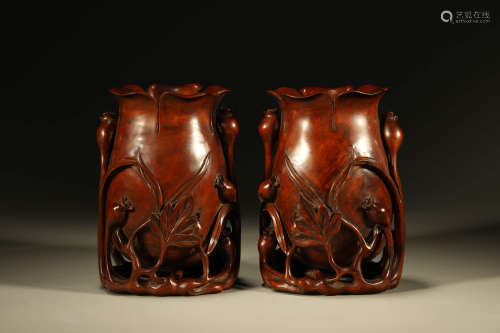 A PAIR OF BOXWOOD FLORAL POMEGRANATE VASES