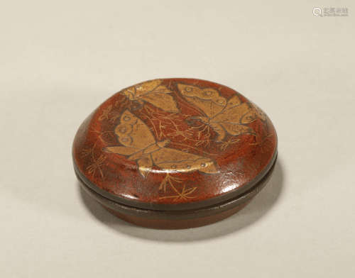 A CARVED LACQUER BOX AND COVER
