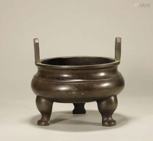 A BRONZE TRIPOD INCENSE BURNER